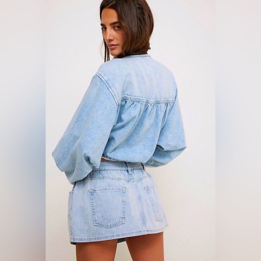 Light Wash Demi Denim Mini Skort Women - Picture 4 of 11